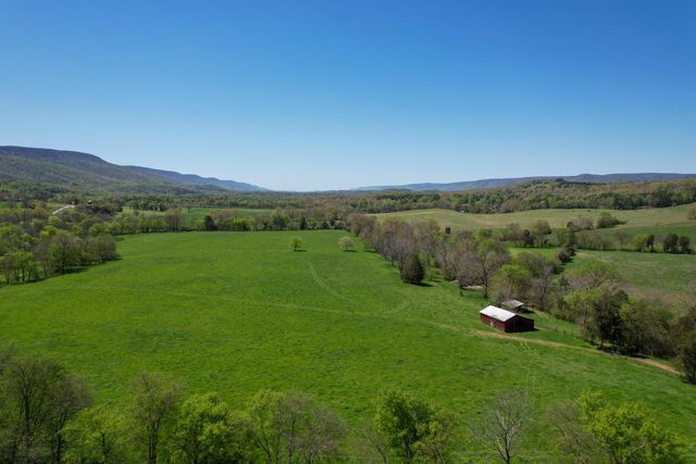 495 Lower East Valley Road, Dunlap, TN 37327