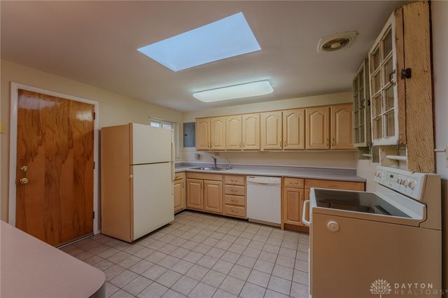 5910 Shady Oak Street, Dayton, OH 45424