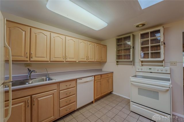 5910 Shady Oak Street, Dayton, OH 45424