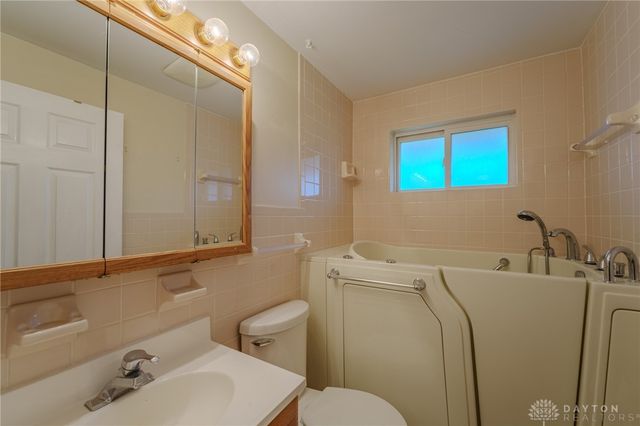 5910 Shady Oak Street, Dayton, OH 45424