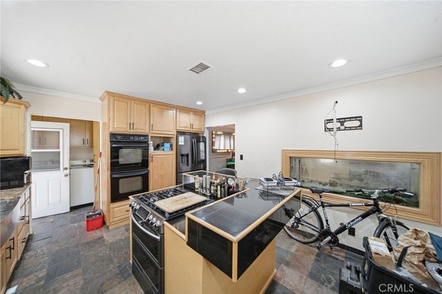 1939 Chariton, Los Angeles, CA 90034