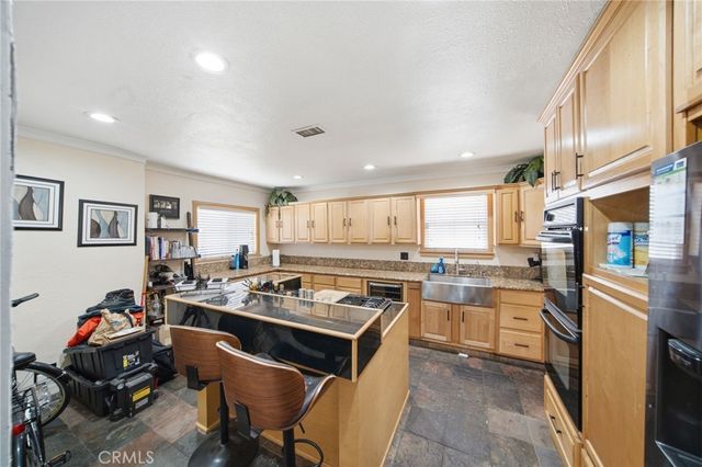 1939 Chariton, Los Angeles, CA 90034