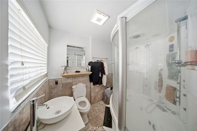 1939 Chariton, Los Angeles, CA 90034