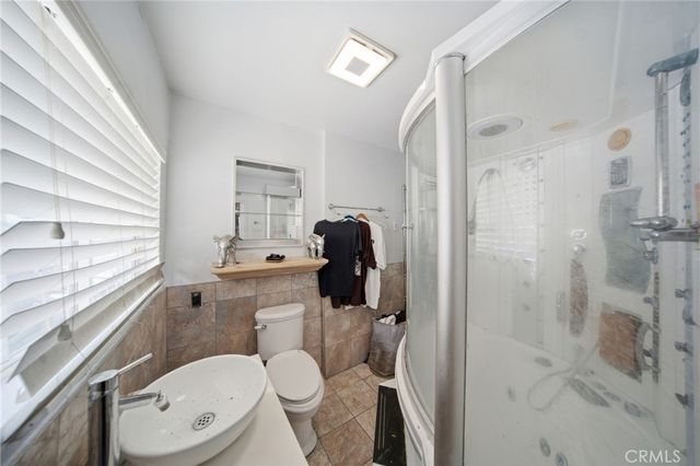 1939 Chariton, Los Angeles, CA 90034