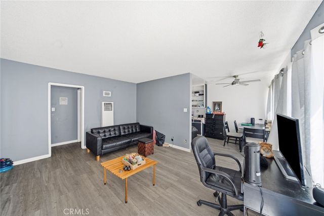 1939 Chariton, Los Angeles, CA 90034