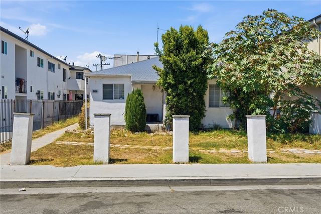 1939 Chariton, Los Angeles, CA 90034