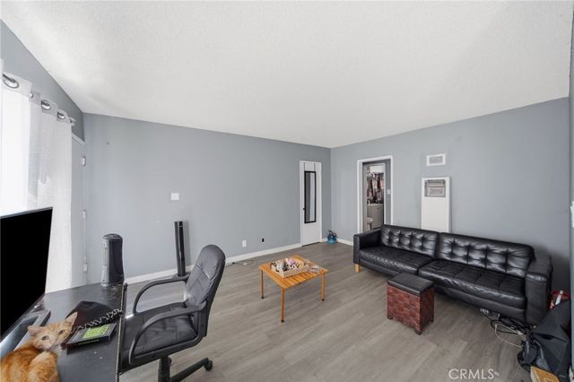 1939 Chariton, Los Angeles, CA 90034