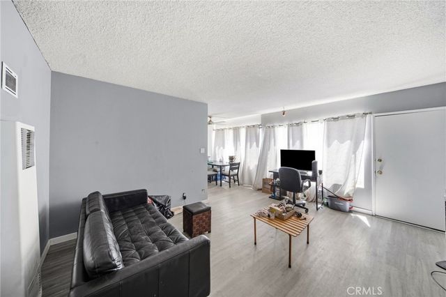 1939 Chariton, Los Angeles, CA 90034