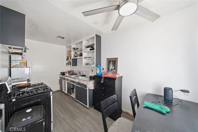 1939 Chariton, Los Angeles, CA 90034