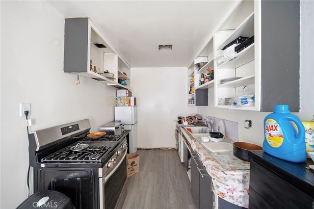 1939 Chariton, Los Angeles, CA 90034