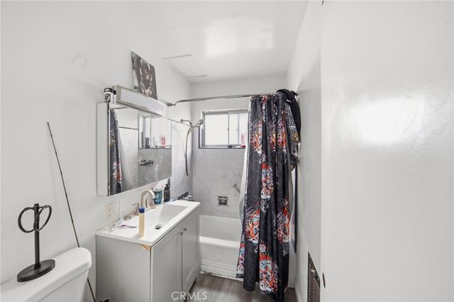 1939 Chariton, Los Angeles, CA 90034