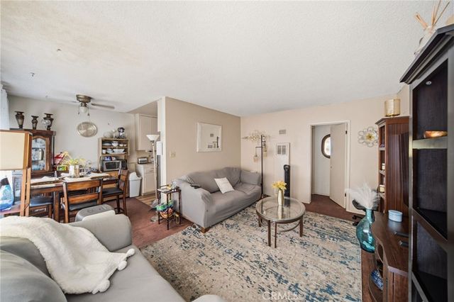 1939 Chariton, Los Angeles, CA 90034