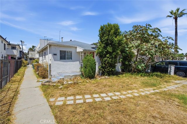 1939 Chariton, Los Angeles, CA 90034