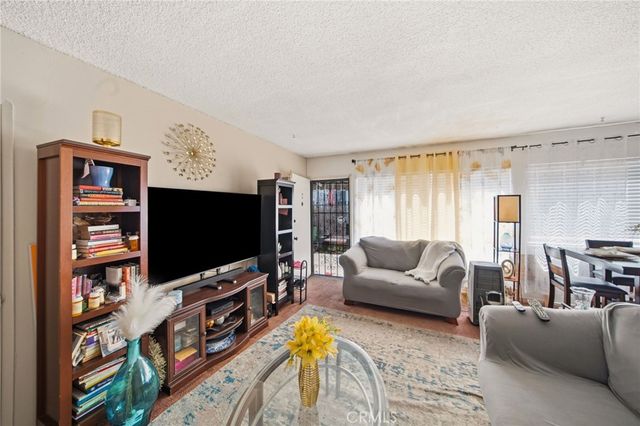 1939 Chariton, Los Angeles, CA 90034