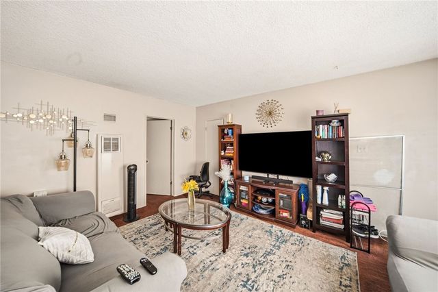 1939 Chariton, Los Angeles, CA 90034