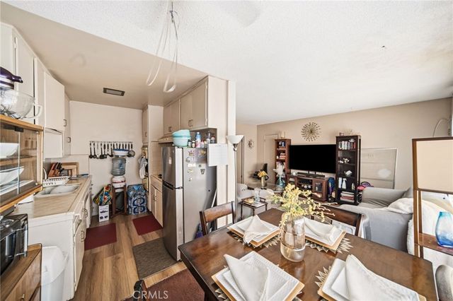 1939 Chariton, Los Angeles, CA 90034