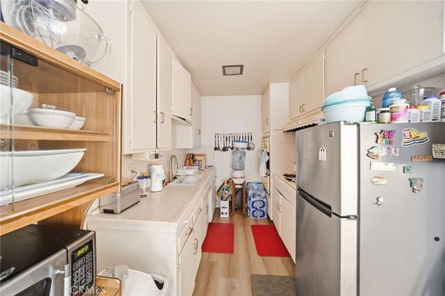 1939 Chariton, Los Angeles, CA 90034