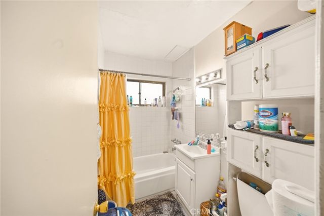 1939 Chariton, Los Angeles, CA 90034