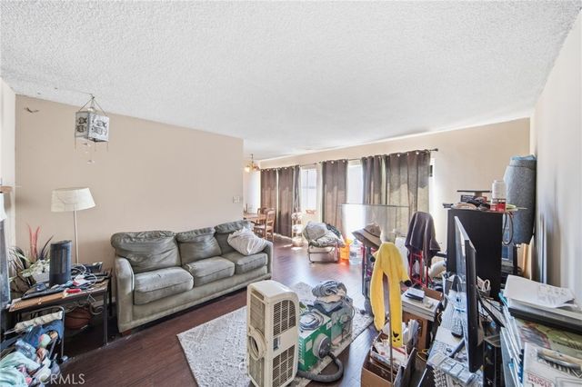 1939 Chariton, Los Angeles, CA 90034