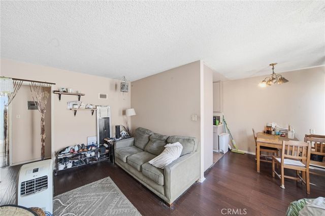 1939 Chariton, Los Angeles, CA 90034