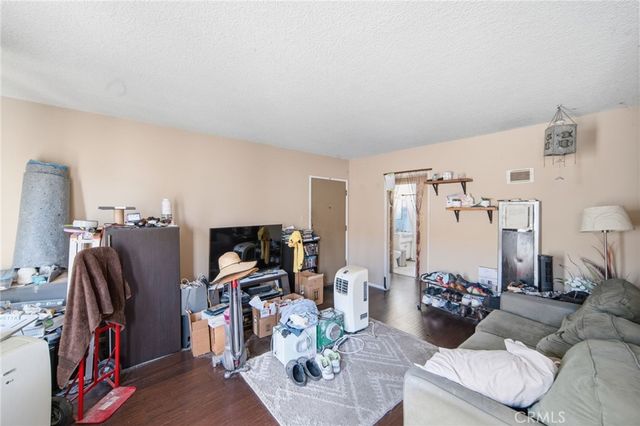1939 Chariton, Los Angeles, CA 90034