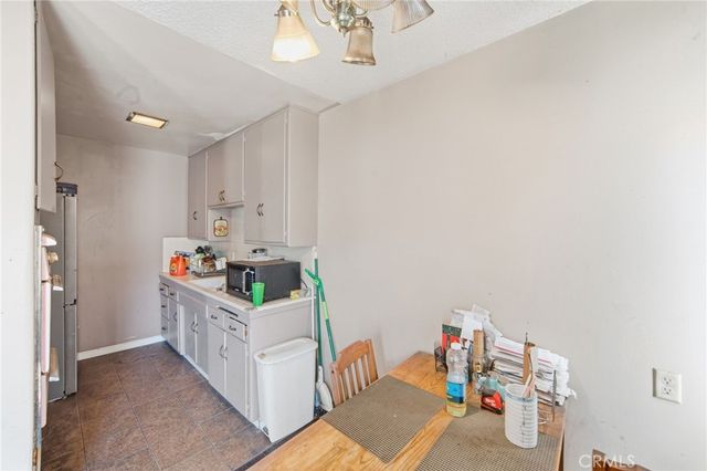 1939 Chariton, Los Angeles, CA 90034