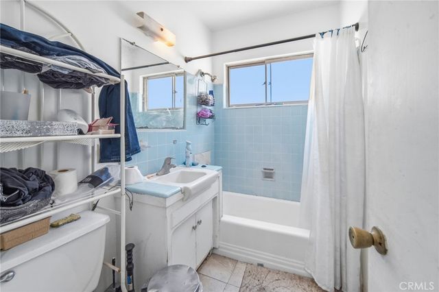 1939 Chariton, Los Angeles, CA 90034