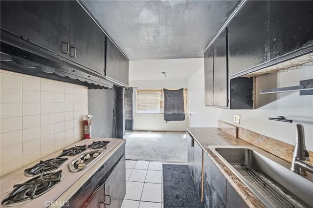 1939 Chariton, Los Angeles, CA 90034