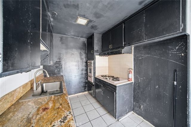 1939 Chariton, Los Angeles, CA 90034