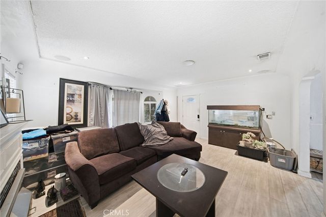 1939 Chariton, Los Angeles, CA 90034