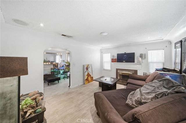 1939 Chariton, Los Angeles, CA 90034