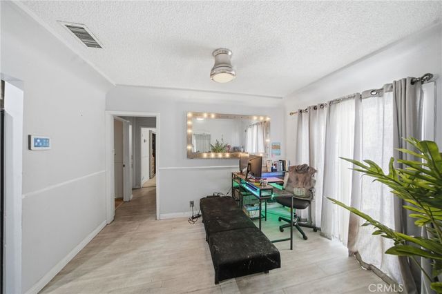1939 Chariton, Los Angeles, CA 90034