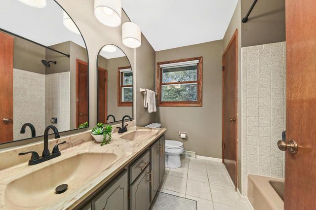 6436 Riverdale LANE, Greendale, WI 53129