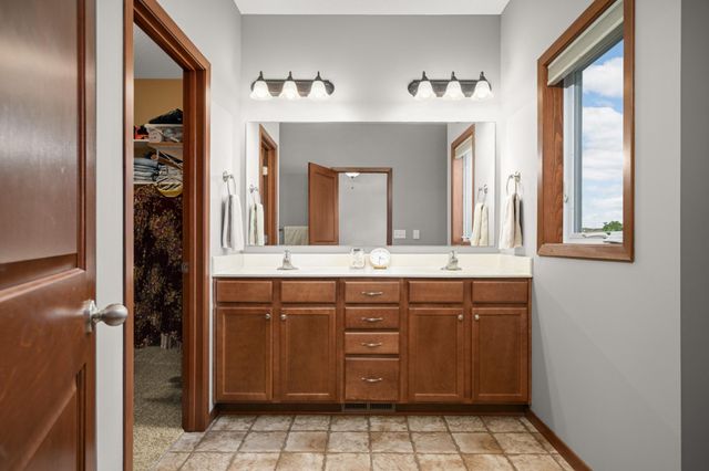 16280 Tahinka Court NW, Prior Lake, MN 55372