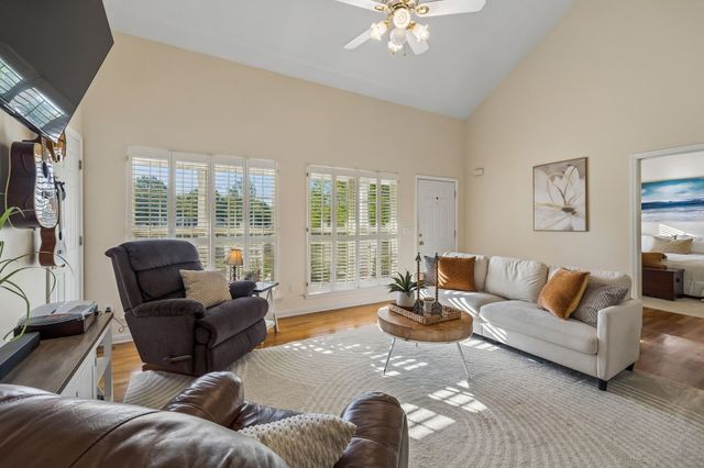 7128 Catherine Dr, Fairview, TN 37062