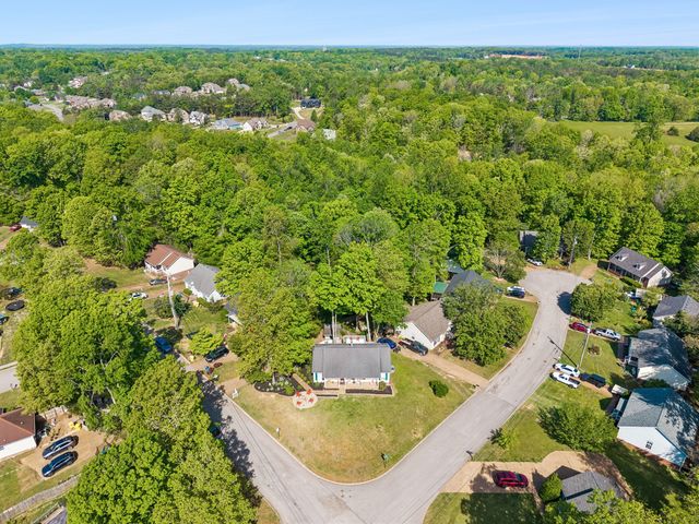 7128 Catherine Dr, Fairview, TN 37062