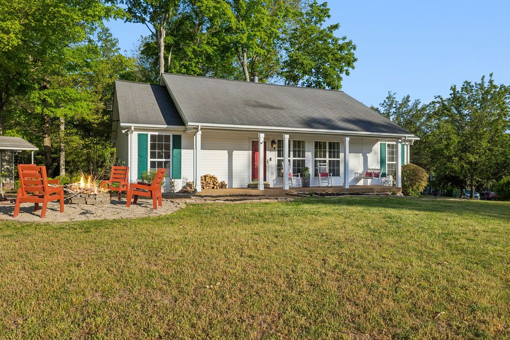 7128 Catherine Dr, Fairview, TN 37062