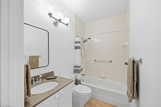 8315 Excalibur CIR P11, Naples, FL 34108