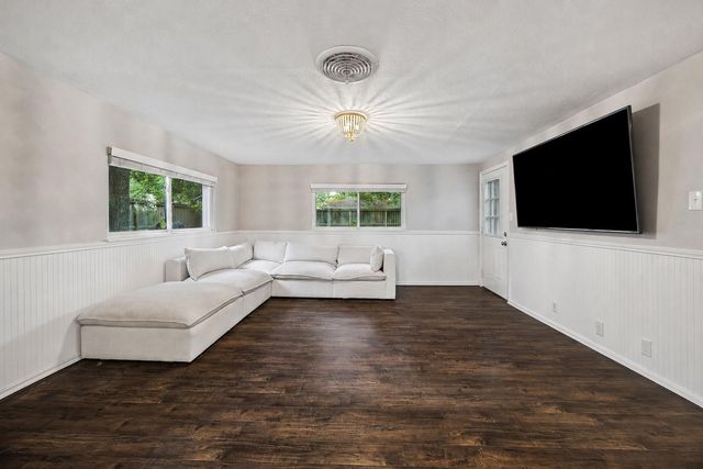 2214 Saxon Drive, Houston, TX 77018