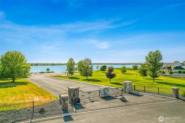 8084 Dune Lake Road SE, Moses Lake, WA 98837