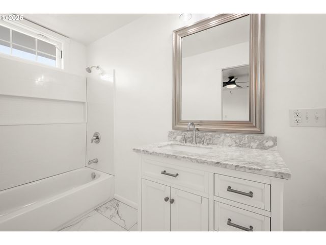 1006 COWLITZ Way, Kelso, WA 98626