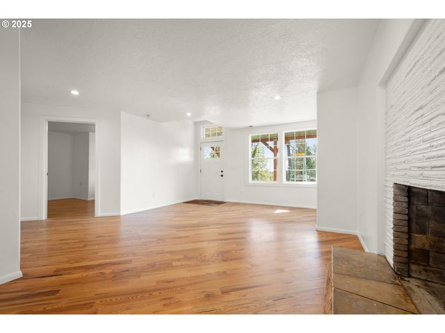 1006 COWLITZ Way, Kelso, WA 98626
