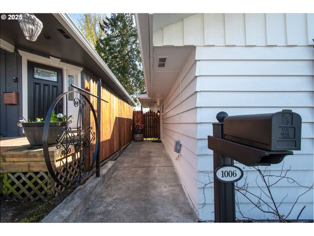 1006 COWLITZ Way, Kelso, WA 98626