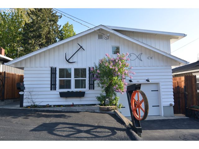 1006 COWLITZ Way, Kelso, WA 98626