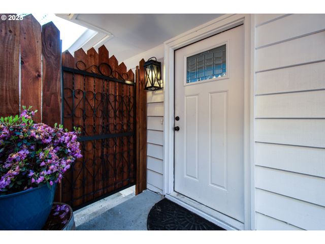 1006 COWLITZ Way, Kelso, WA 98626