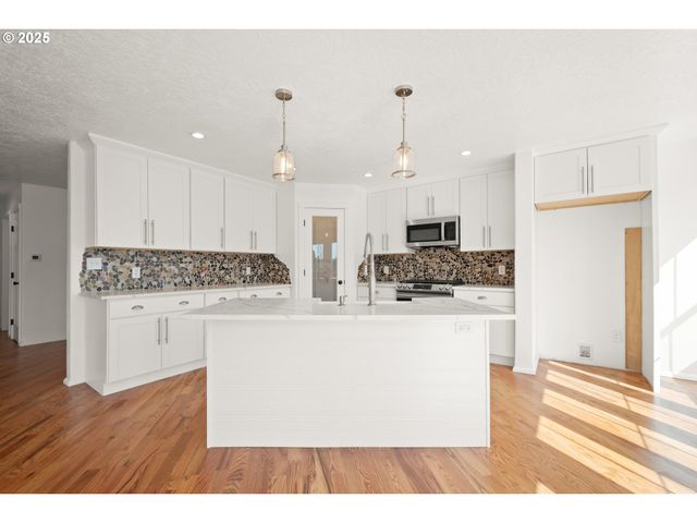 1006 COWLITZ Way, Kelso, WA 98626