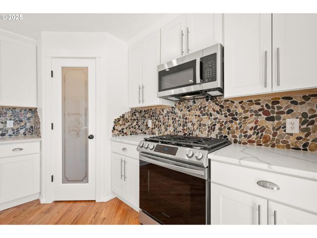1006 COWLITZ Way, Kelso, WA 98626