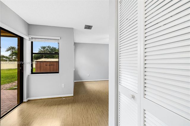 11301 SW 4th ST, Pembroke Pines, FL 33025