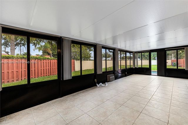 11301 SW 4th ST, Pembroke Pines, FL 33025