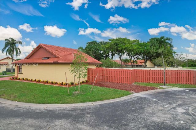 11301 SW 4th ST, Pembroke Pines, FL 33025